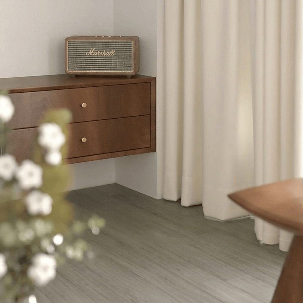 Rideau beige salon Névolis